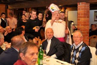 Martinje u podrumima Enjingija, Galića i obitelji Vuković