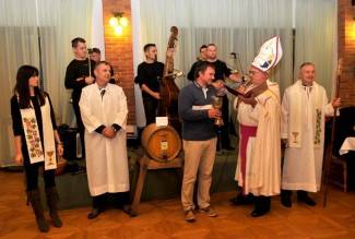 Martinje u podrumima Enjingija, Galića i obitelji Vuković