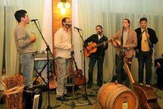 Martinje u podrumima Enjingija, Galića i obitelji Vuković