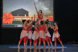 Noć svjetla: Plesni doček Djeda Božićnjaka u Grabriku