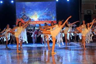 Noć svjetla: Plesni doček Djeda Božićnjaka u Grabriku