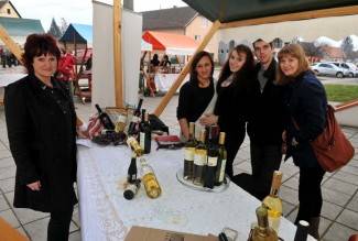 Dođite na Vincelovo da zajedno uživamo u specijalitetima, tamburama i vinu