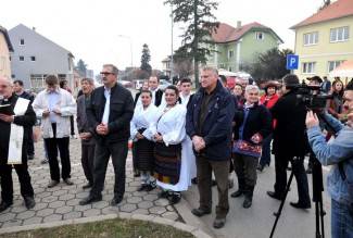 Dođite na Vincelovo da zajedno uživamo u specijalitetima, tamburama i vinu