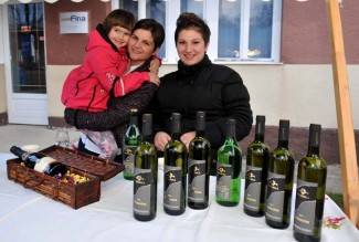 Dođite na Vincelovo da zajedno uživamo u specijalitetima, tamburama i vinu