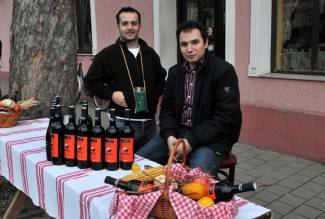 Dođite na Vincelovo da zajedno uživamo u specijalitetima, tamburama i vinu