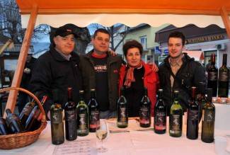 Dođite na Vincelovo da zajedno uživamo u specijalitetima, tamburama i vinu