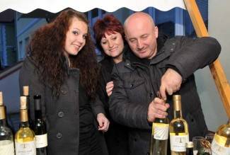 Dođite na Vincelovo da zajedno uživamo u specijalitetima, tamburama i vinu