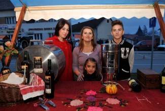 Dođite na Vincelovo da zajedno uživamo u specijalitetima, tamburama i vinu