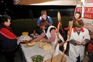 Dođite na Vincelovo da zajedno uživamo u specijalitetima, tamburama i vinu