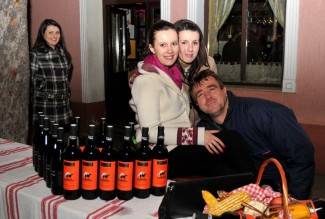 Dođite na Vincelovo da zajedno uživamo u specijalitetima, tamburama i vinu