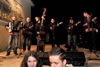 Dođite na Vincelovo da zajedno uživamo u specijalitetima, tamburama i vinu