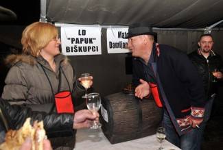 Velika: Vinkovo na Trgu sv. Augustina