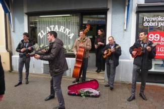 Subotnja svirka gradom: Dan žena s Poseganom
