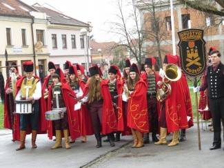 Pripazite: Neke gradske ulice bit će zatvorene za promet. Ne sjedajte za upravljač, ako ste pili alkohol