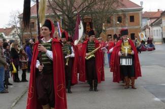 Pripazite: Neke gradske ulice bit će zatvorene za promet. Ne sjedajte za upravljač, ako ste pili alkohol