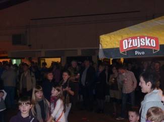 Napravili feštu i skupili robu za siromašne (video)