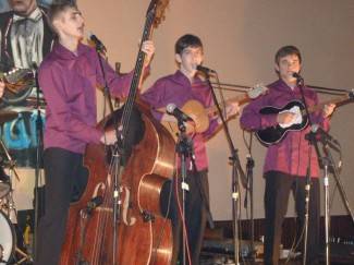 Napravili feštu i skupili robu za siromašne (video)