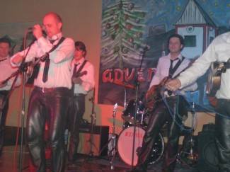 Napravili feštu i skupili robu za siromašne (video)