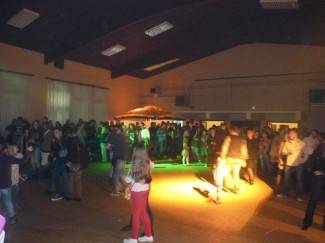 Napravili feštu i skupili robu za siromašne (video)