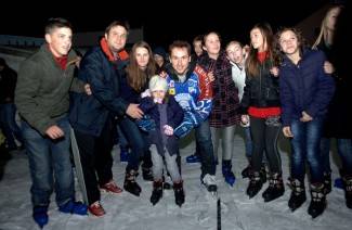 Hokejaši Medveščaka u druženju s Požežanima