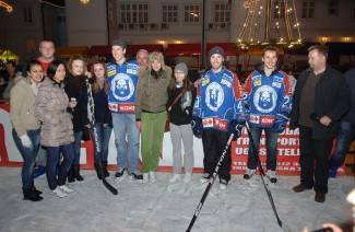 Hokejaši Medveščaka u druženju s Požežanima