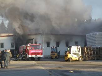 Spašavanje Studenca: Vatrogasci i radnici protiv vatre i dima