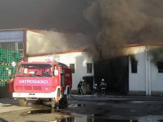 Spašavanje Studenca: Vatrogasci i radnici protiv vatre i dima