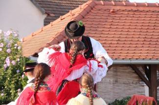 Grabarje: Smotra folklora ¨Poljadija u srcu¨