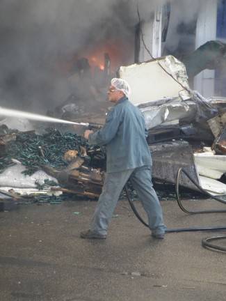 Spašavanje Studenca: Vatrogasci i radnici protiv vatre i dima