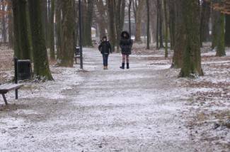 Prvi put ove zime: Požega pod snijegom, nema poledice (foto)