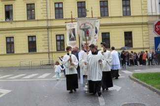 Procesija i misa: Požeški vjernici proslavili blagdan sv. Terezije