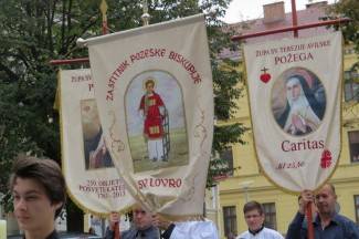 Procesija i misa: Požeški vjernici proslavili blagdan sv. Terezije