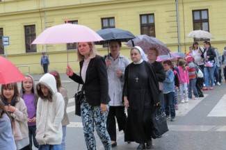 Procesija i misa: Požeški vjernici proslavili blagdan sv. Terezije