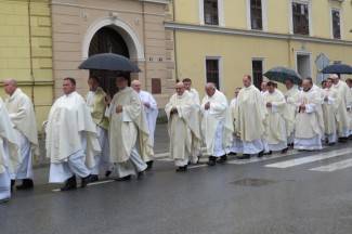 Procesija i misa: Požeški vjernici proslavili blagdan sv. Terezije
