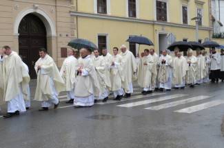 Procesija i misa: Požeški vjernici proslavili blagdan sv. Terezije