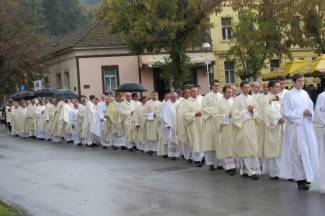 Procesija i misa: Požeški vjernici proslavili blagdan sv. Terezije