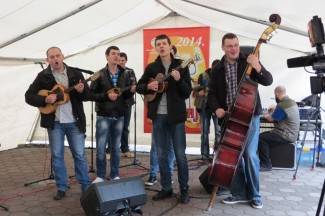 VIDEO Momci se naoružali električnim tamburama: Poslušajte kako sad zvuče!