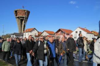 Vukovar: Žitelji požeške županije u Koloni sjećanja