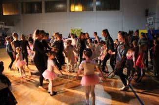 Pleterničke mažoretkinje priredile doček Djedu Božićnjaku