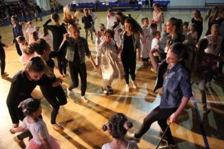 Pleterničke mažoretkinje priredile doček Djedu Božićnjaku