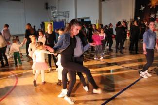 Pleterničke mažoretkinje priredile doček Djedu Božićnjaku