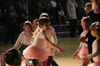 Pleterničke mažoretkinje priredile doček Djedu Božićnjaku