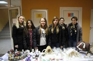 Pleterničke mažoretkinje priredile doček Djedu Božićnjaku