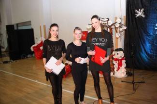 Pleterničke mažoretkinje priredile doček Djedu Božićnjaku