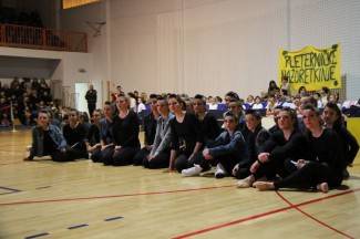 Pleterničke mažoretkinje priredile doček Djedu Božićnjaku