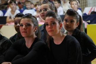 Pleterničke mažoretkinje priredile doček Djedu Božićnjaku