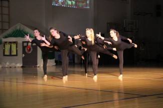 Pleterničke mažoretkinje priredile doček Djedu Božićnjaku