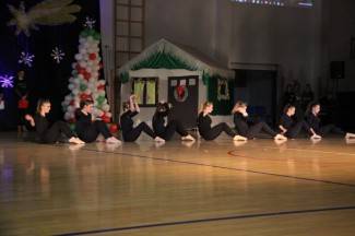 Pleterničke mažoretkinje priredile doček Djedu Božićnjaku