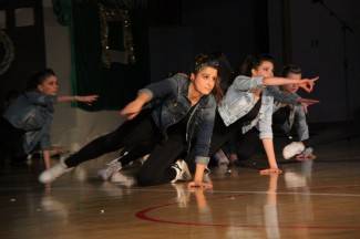 Pleterničke mažoretkinje priredile doček Djedu Božićnjaku