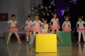 Pleterničke mažoretkinje priredile doček Djedu Božićnjaku